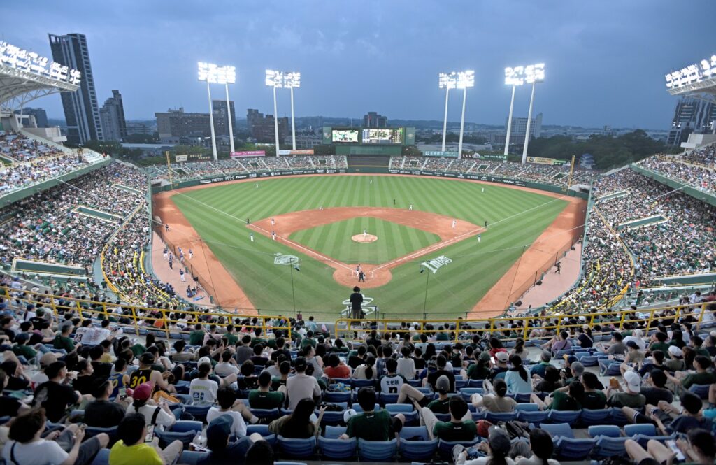 專欄／洪總被關地下室「凍未條」　高雄留得住台鋼雄鷹？ - Go Baseball 夠棒網