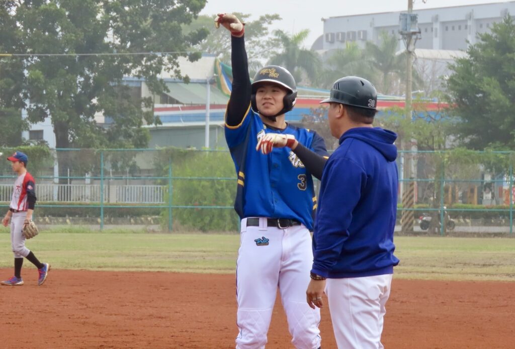 照片2 2仰德高中以4比3險勝興大附農