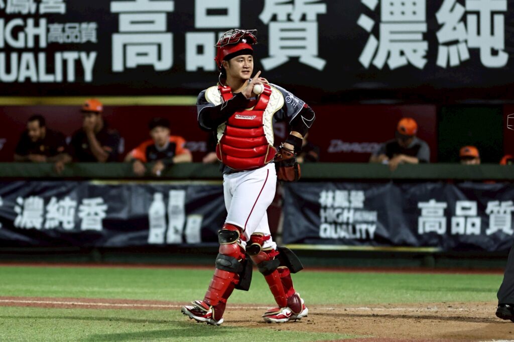 LINE ALBUM 0501味全龍 250502 5