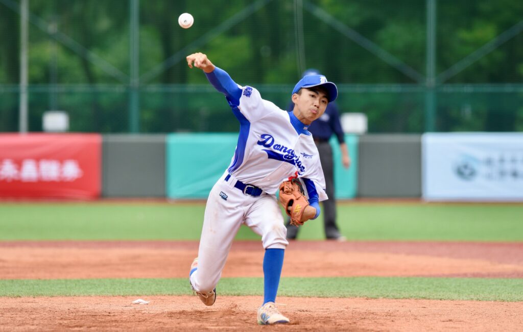東橋社區棒球隊楊品仲單場雙響砲、先發3局連投7K。台灣世界少棒聯盟提供
