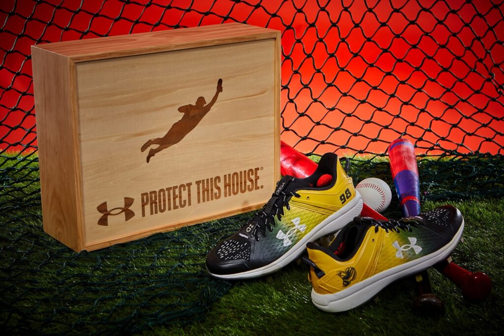 中信兄弟岳東華，彩繪鞋黃與黑色漸層鋪陳沉穩守備特質