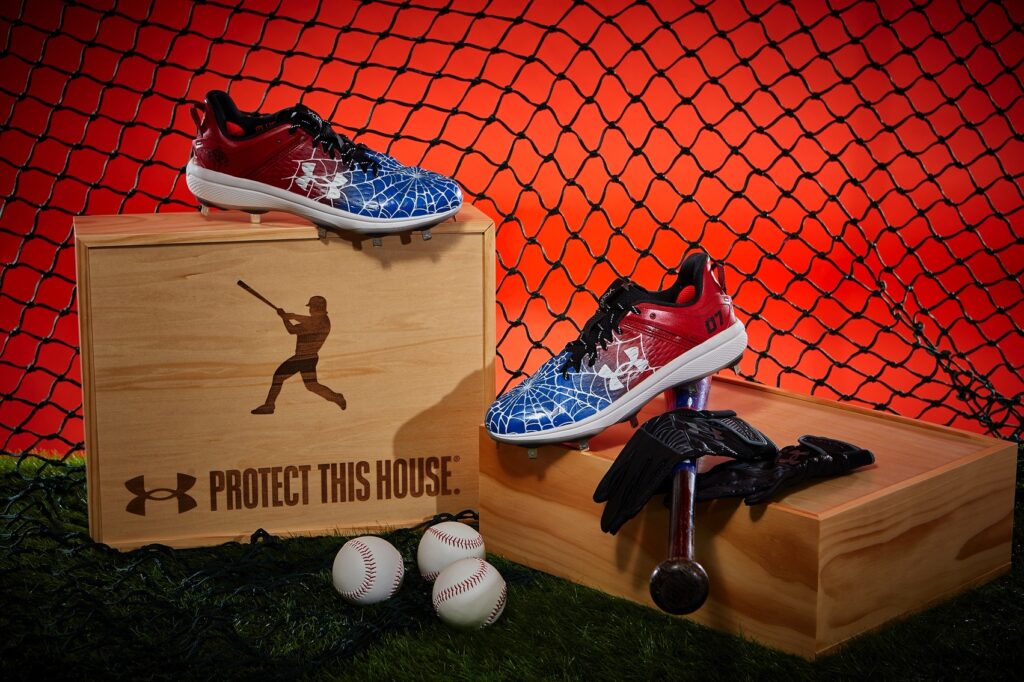 中信兄弟張志豪，彩繪鞋蜘蛛網圖騰與紅藍配色致敬「蜘蛛人」綽號