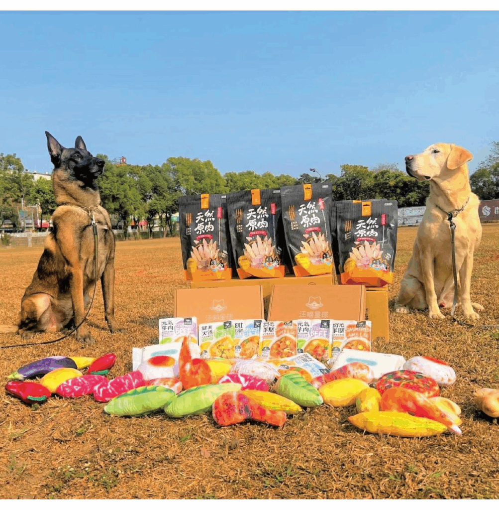 圖四 汪喵星球於樂天桃猿球場寵物友善專區設立「誠實商店」，收益全數捐贈偵搜犬協會，守護毛英雄。（汪喵星球 提供） 1