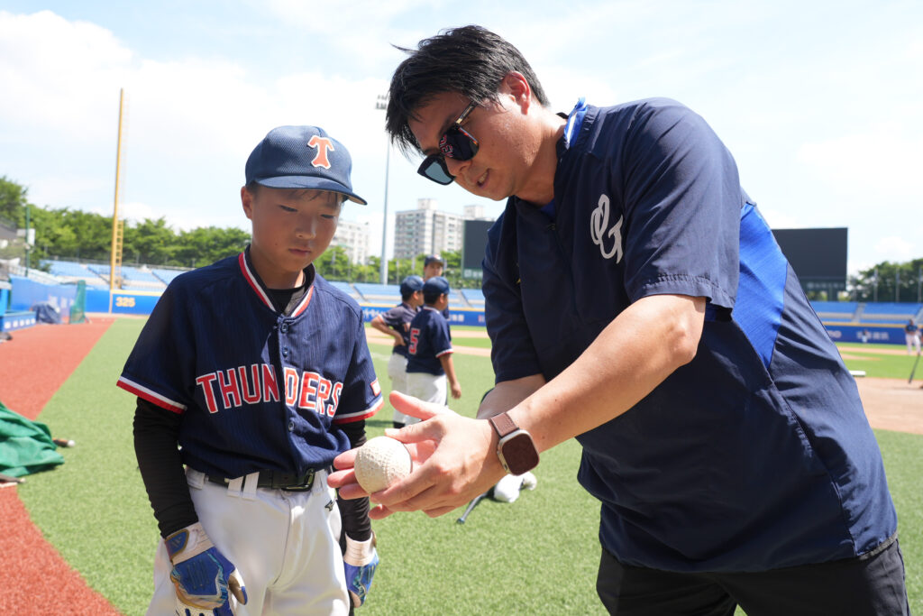 林威助指導小球員 0