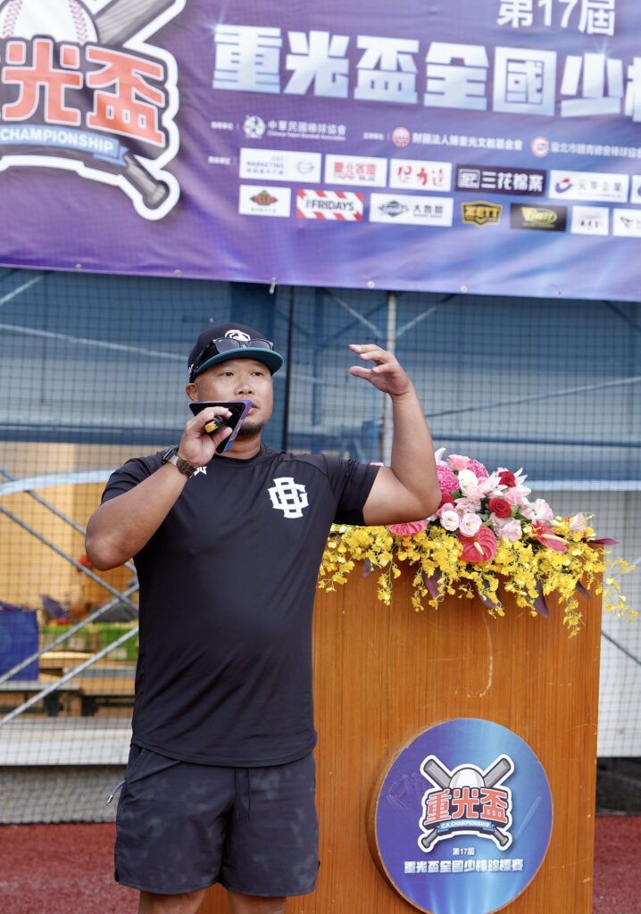 「山羊兄弟」球隊代表陳冠任致詞 0