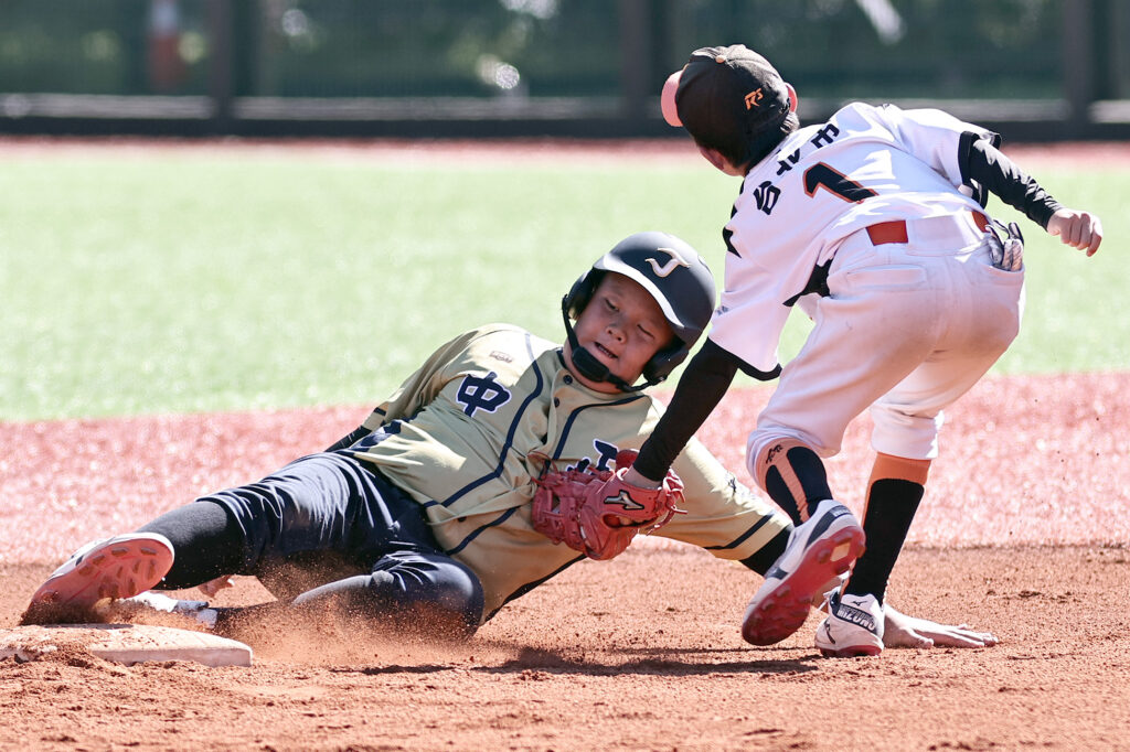 金門中正國小打者任愷喆安打後上二壘遭觸殺 0