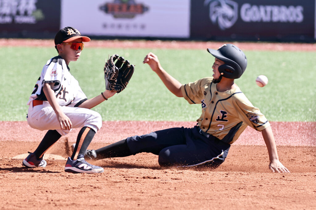 金門中正國小開路先鋒楊曜任試圖盜上二壘 0