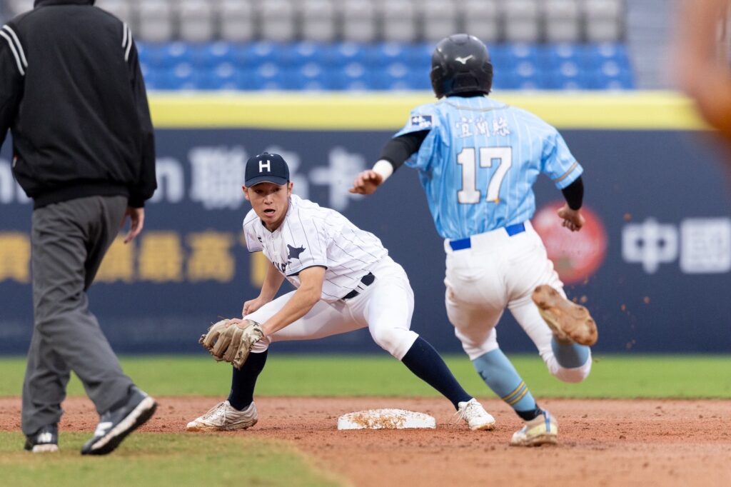 20251225臺式職棒應援響徹球場 中信盃臺日高中棒球對抗賽熱血開打新聞照二