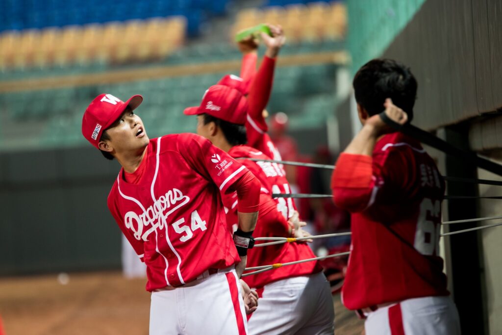 [分享] 高孝儀、吳宗峻 888888，丘昌榮或接首席