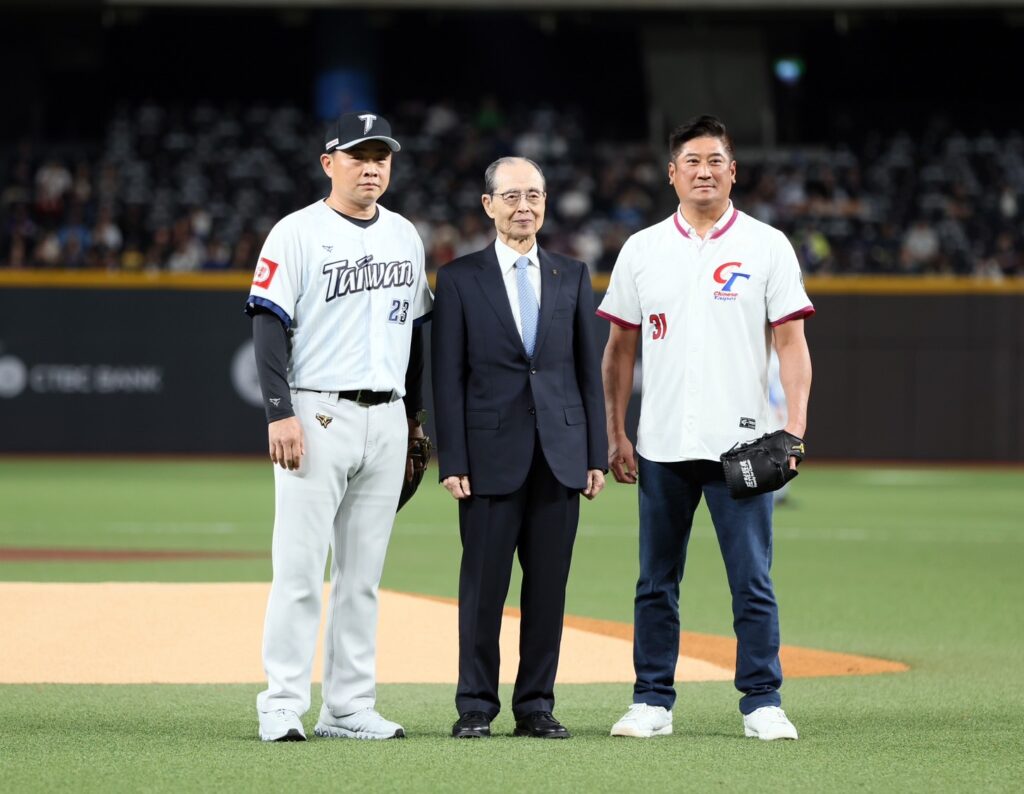 20260226經典賽前哨戰！王貞治現身臺北大巨蛋勉勵中華隊 期許臺日攜手前進美國新聞照二