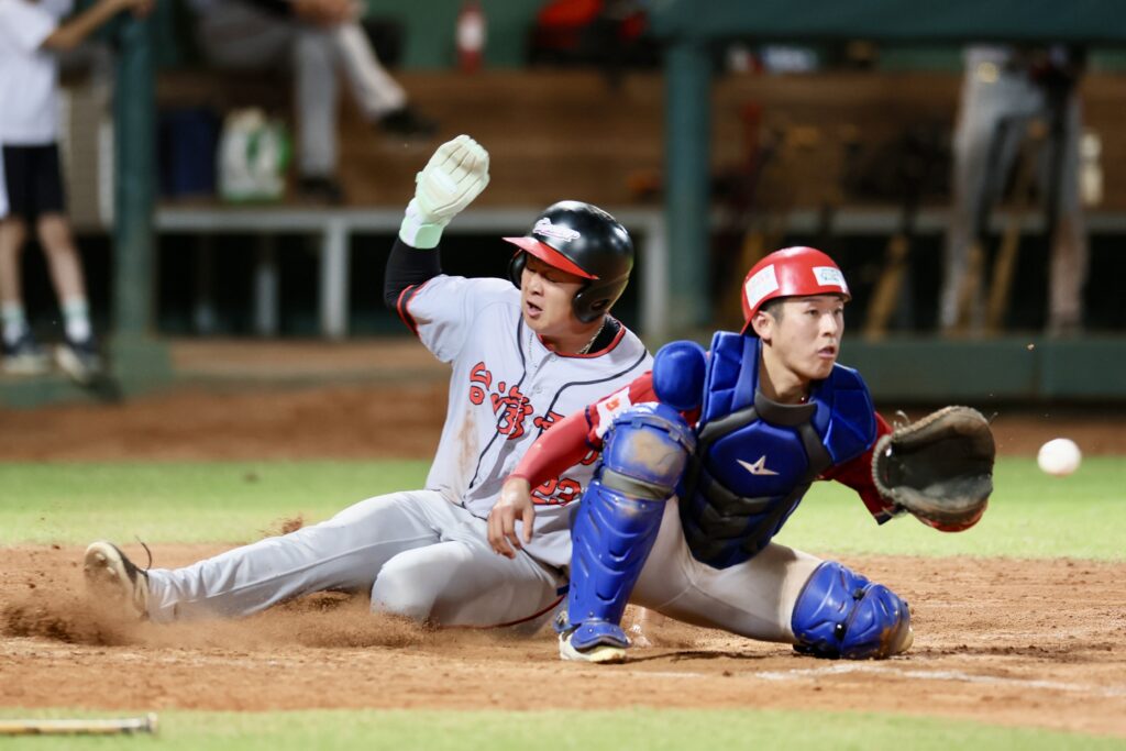 台電李冠賢左五局本壘得分。全越運動提供 0